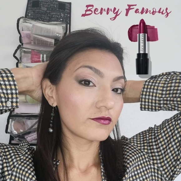 Mary Kay Gel Semi Matte Lipstick in Berry Famous. - Picture 5 of 5